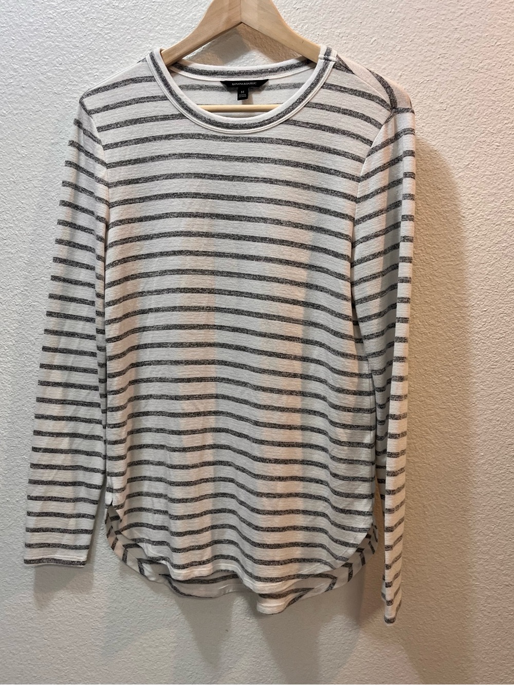 Banana Republic White & Gray Striped Long-Sleeve Crewneck